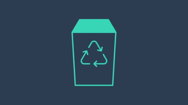 Papelera de reciclaje de turquesa con icono de símbolo de reciclaje aislado sobre fondo azul. Icono de bote de basura. Cartel de basura. Reciclar signo de cesta. Animación gráfica de vídeo 4K — Vídeos de Stock