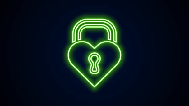 Glödande neon linje slott i form av en hjärtsymbol isolerad på svart bakgrund. Låst hjärta. Kärlek symbol och nyckelhål tecken. Glad Alla hjärtans dag. 4K Video motion grafisk animation — Stockvideo