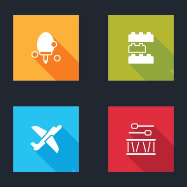 Raket, oyuncak taş tuğlalar, uçak ve davul çubukları ikonlu davul. Vektör