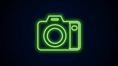 Parlayan neon hattı fotoğraf makinesi simgesi siyah arkaplanda izole edildi. Foto kamera. Dijital fotoğrafçılık. 4K Video hareketli grafik canlandırması