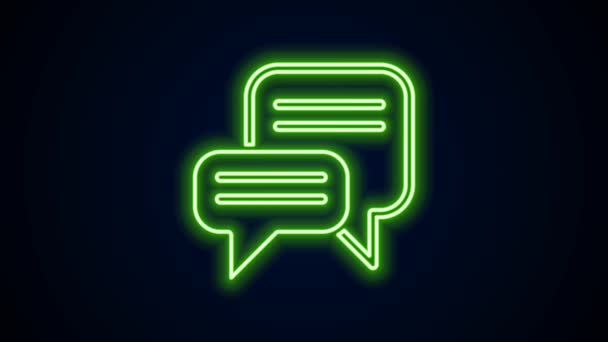 Gloeiende neon lijn Speech bubble chat pictogram geïsoleerd op zwarte achtergrond. Bericht icoon. Communicatie of commentaar chat symbool. 4K Video motion grafische animatie — Stockvideo