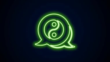 Parlak neon çizgisi Yin Yang siyah arkaplanda izole edilmiş uyum ve denge simgesi. 4K Video hareketli grafik canlandırması