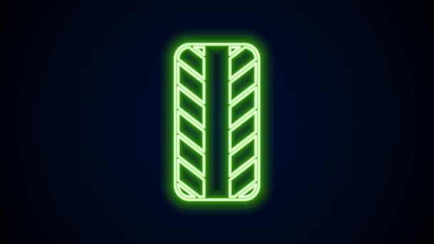 Linea neon incandescente icona ruota pneumatico auto isolato su sfondo nero. Animazione grafica 4K Video motion — Video Stock