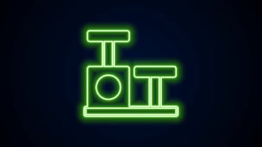 Siyah arka planda izole edilmiş oyuncak ikonu olan parlak neon çizgili Kedi çizgisi. 4K Video hareketli grafik canlandırması