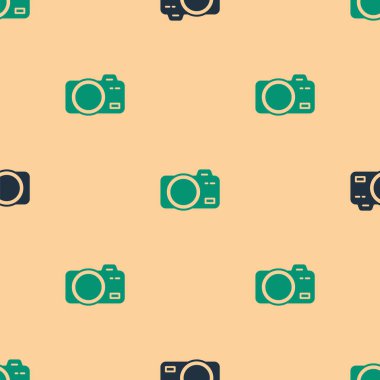Yeşil ve siyah fotoğraf makinesi ikonu bej arkaplandaki kusursuz deseni izole etti. Foto kamera. Dijital fotoğrafçılık. Vektör