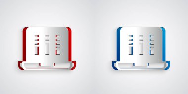 Kağıt kesim Ses veya ses kaydedici veya dizüstü bilgisayar simgesindeki düzenleyici yazılım gri arkaplanda izole edildi. Kağıt sanatı tarzı. Vektör