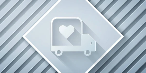 Pappersklipp Leverans lastbil med hjärta ikon isolerad på grå bakgrund. Älskar leverans lastbil. Jag älskar alla hjärtans dag. Papperskonst. Vektor — Stock vektor