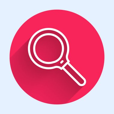 Beyaz çizgi büyüteç simgesi uzun gölge arkaplanı ile izole edilmiş. Arama, odaklanma, yakınlaştırma, iş sembolü. Kırmızı daire düğmesi. Vektör