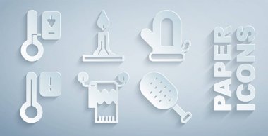 Havluyu askıya al, sauna eldiveni, termometre, fırça, yanan mum ve ikon. Vektör