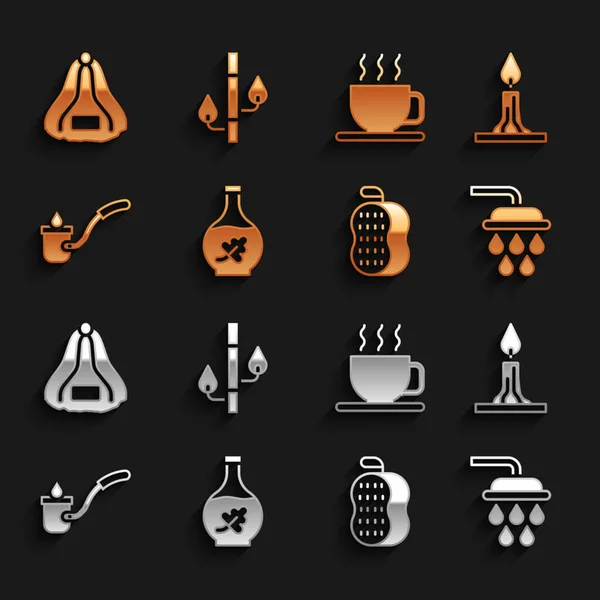 Set Garrafa de óleo essencial, Vela em chamas, Duche, Pano de lavar, Sauna, Xícara de chá, chapéu e ícone de bambu. Vetor —  Vetores de Stock