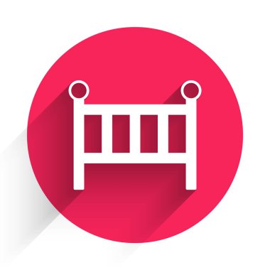 Beyaz Bebek beşik yatak ikonu uzun gölge arkaplan izole. Kırmızı daire düğmesi. Vektör