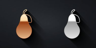 Altın ve gümüş armut simgesi siyah arkaplanda izole edilmiş. Yaprak sembollü meyve. Uzun gölge tarzı. Vektör