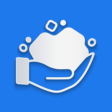 Kağıt kesiği altın külçesi simgesi mavi arkaplanda izole edilmiş. Mineral kaya. Kağıt sanatı tarzı. Vektör