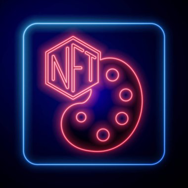 Siyah arkaplanda parlayan neon NFT dijital kripto resim simgesi izole edildi. Para iadesi olmayan jeton. Vektör