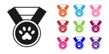 Beyaz arkaplanda siyah hayvan ödül simgesi izole edildi. Köpek ya da kedi pençesi izi ve kurdeleli rozet. Hayvan için madalya. Simgeleri renklendirin. Vektör