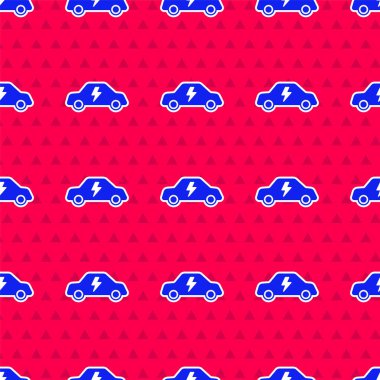 Mavi elektrikli araba ve elektrik kablosu şarj edilen ikon kırmızı arka planda izole edilmiş. Yenilenebilir ekolojik teknolojiler. Vektör