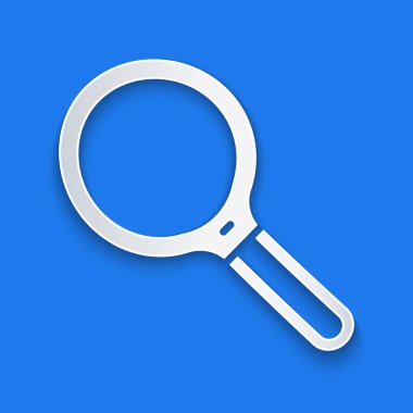 Kağıt kesiği büyüteç simgesi mavi arkaplanda izole edilmiş. Arama, odaklanma, yakınlaştırma, iş sembolü. Kağıt sanatı tarzı. Vektör