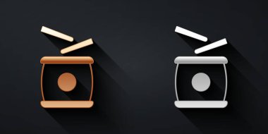 Altın ve gümüş renkli Çin davul ikonu siyah arka planda izole edilmiş. Geleneksel Asyalı vurmalı çalgı aleti Taiko veya O-Daiko davulu. Uzun gölge tarzı. Vektör