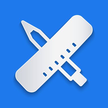 Kağıt kesiği cetvel ve kalem simgesi mavi arkaplanda izole edilmiş. Düz sembol. Çizim ve eğitim araçları. Kağıt sanatı tarzı. Vektör