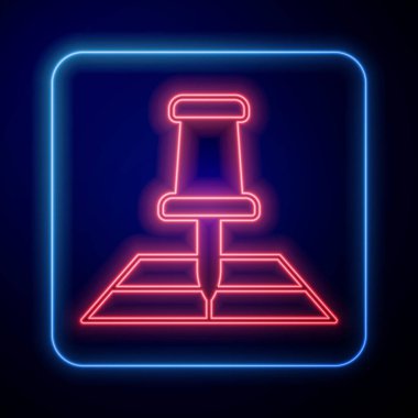 Siyah arkaplanda izole edilmiş parlayan neon katlı harita konum simgesi simgesi. Vektör