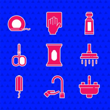 Islak mendil paketini hazırla, ellerini sabunla yıka, lavabo musluğu, duş başlığı, hijyenik tampon, tırnak makası, diş macunu tüpü ve diş ipi ikonu. Vektör