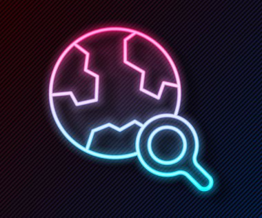 Siyah zemin üzerinde izole edilmiş dünya ikonu olan parlak neon çizgili büyüteç. Dünyayı analiz ediyorum. Küresel arama işareti. Vektör