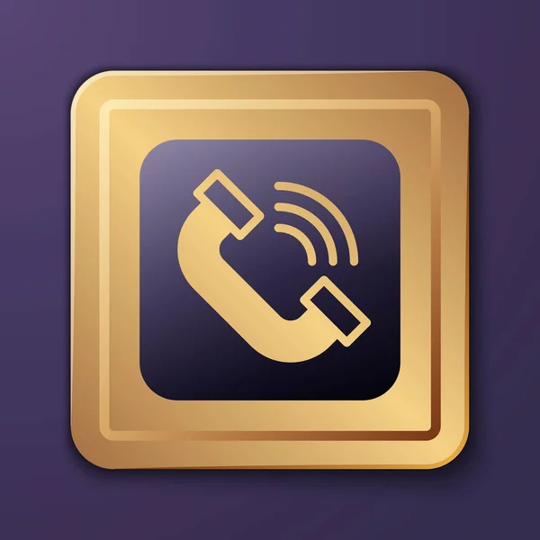 Lila Telefonhörer-Symbol isoliert auf lila Hintergrund. Telefonzeichen. Goldener quadratischer Knopf. Vektor — Stockvektor