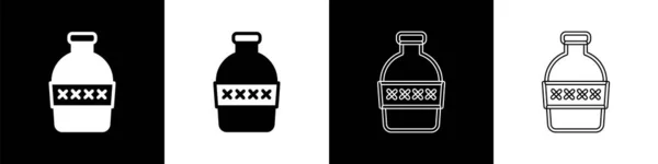 Nastavit lahev vody ikony izolované na černobílém pozadí. Nápis se sodovkou. Vektor — Stockový vektor