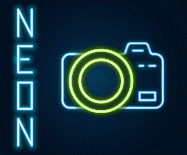 Zářící neonová čára Ikona fotoaparátu izolovaná na černém pozadí. Fotoaparát. Digitální fotografie. Barevný koncept. Vektor — Stockový vektor