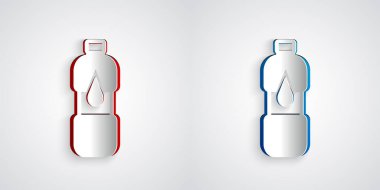 Kağıt kesiği, gri arkaplanda izole edilmiş bir şişe su ikonu. Soda su içme tabelası. Kağıt sanatı tarzı. Vektör.