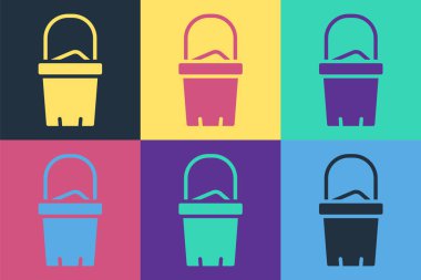 Kova simgesindeki Pop Art Sand renk arkaplanına izole edilmiş. Plastik çocuk oyuncağı. Yaz ikonu. Vektör.