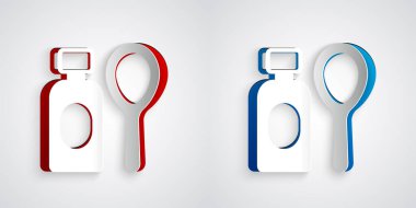 Kağıt kesiği sabun köpüğü şişesi ikonu gri arka planda izole edilmiş. Köpüren sabun çubuğu şişesi. Kağıt sanatı tarzı. Vektör.