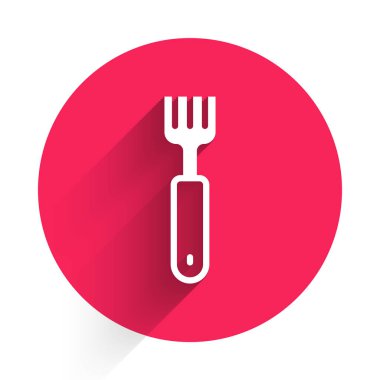 Beyaz Çatal simgesi uzun gölge arkaplanı ile izole edildi. Çatal bıçak sembolü. Kırmızı daire düğmesi. Vektör.