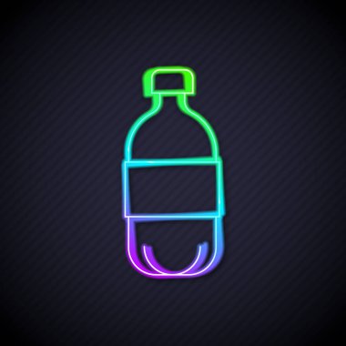 Parlayan neon hattı. Siyah arka planda izole edilmiş bir su ikonu şişesi. Soda su içme tabelası. Vektör.