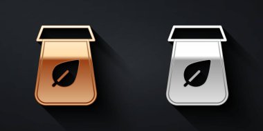 Siyah arkaplanda izole edilmiş altın ve gümüş çay ambalajı ikonu. Çayla birlikte kağıt poşet. Uzun gölge tarzı. Vektör.