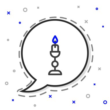 Beyaz arkaplanda izole edilmiş şamdan simgesinde çizgi yakma mumu. Eski moda yanan mum. Silindirik mum çubuğu ve yanan ateş. Renkli taslak konsepti. Vektör.