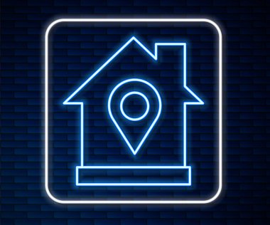 Duvarda izole edilmiş ev simgesi olan parlak neon çizgili harita işaretçisi. Ev konumu belirleyici sembol. Vektör.