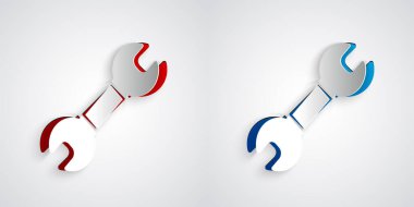 Kağıt kesiği Anahtarlık simgesi gri arkaplanda izole edildi. Anahtar tamir aleti. Servis aracı sembolü. Kağıt sanatı tarzı. Vektör.