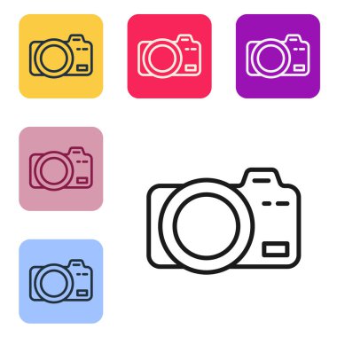 Siyah çizgi fotoğraf makinesi simgesi beyaz arkaplanda izole edildi. Foto kamera. Dijital fotoğrafçılık. Renkli kare düğmelerle simgeleri ayarla. Vektör.
