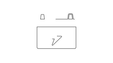 Siyah çizgili araba aküsü simgesi beyaz arkaplanda izole edildi. Akümülatör bataryası enerji ve elektrik akümülatörü bataryası. 4K Video hareketli grafik canlandırması.