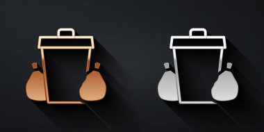 Siyah arkaplanda altın ve gümüş çöp kutusu simgesi var. Çöp kutusu tabelası. Sepet simgesini geri dönüştür. Ofis çöpü ikonu. Uzun gölge tarzı. Vektör.