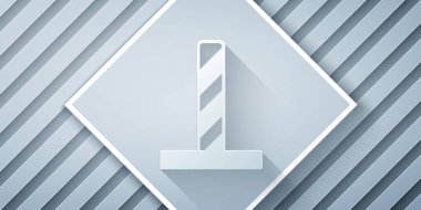 Kağıt kesiği, gri arka planda izole edilmiş oyuncak ikonu olan kedi tırmalama direği. Kağıt sanatı tarzı. Vektör.