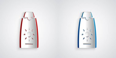 Kağıt kesiği, gri arkaplanda izole edilmiş tüp simgesiyle güneş kremi. Cilt için güneş ultraviyole ışığından koruma. Kağıt sanatı tarzı. Vektör.