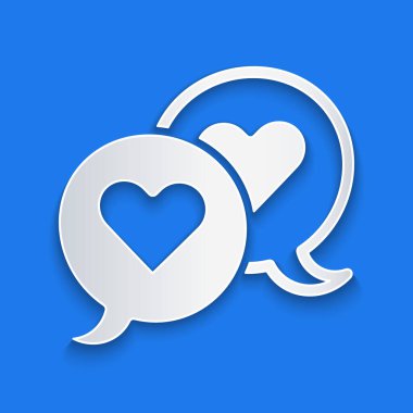 Kağıt kesiği Kalp konuşma baloncuğu simgesinde mavi arka planda izole edildi. Sevgililer günün kutlu olsun. Kağıt sanatı tarzı. Vektör.