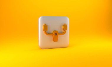 Sarı arka planda izole edilmiş Altın Uçak dümen ikonu. Uçak kontrol tekerleği. Gümüş kare düğme. 3 Boyutlu resimleme.