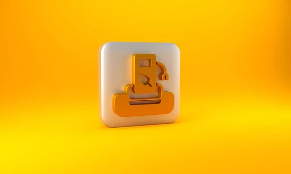 Złota Ikona Benzyny Lub Stacji Benzynowej Izolowana Żółtym Tle Symbol — Zdjęcie stockowe