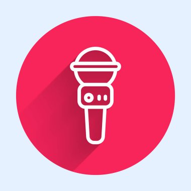 Beyaz çizgi mikrofon ikonu uzun gölgeli izole edilmiş. Radyodaki mikrofondan. Sözcü işareti. Kırmızı daire düğmesi. Vektör.