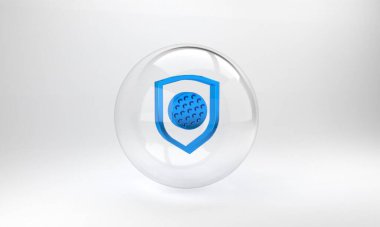 Gri zemin üzerinde kalkan simgesi olan mavi golf topu. Cam daire düğmesi. 3 Boyutlu resimleme.