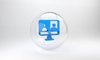 Mavi Video sohbet konferansı simgesi gri arkaplanda izole edildi. Ekranda görüntülü sohbet arayüzü olan bilgisayar. Cam daire düğmesi. 3 Boyutlu resimleme.