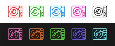 Siyah ve beyaz arkaplanda izole edilmiş vinil disk simgesine sahip çizgi Vinil oynatıcıyı ayarla. Vektör.